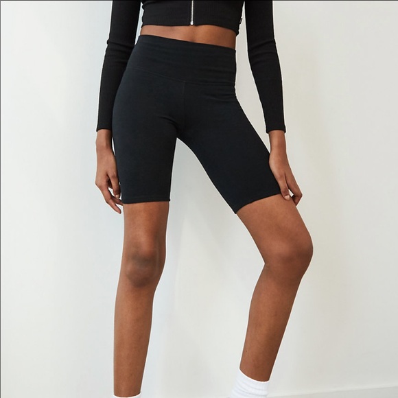 Aritzia 9 inch Bike Shorts - Picture 2 of 4
